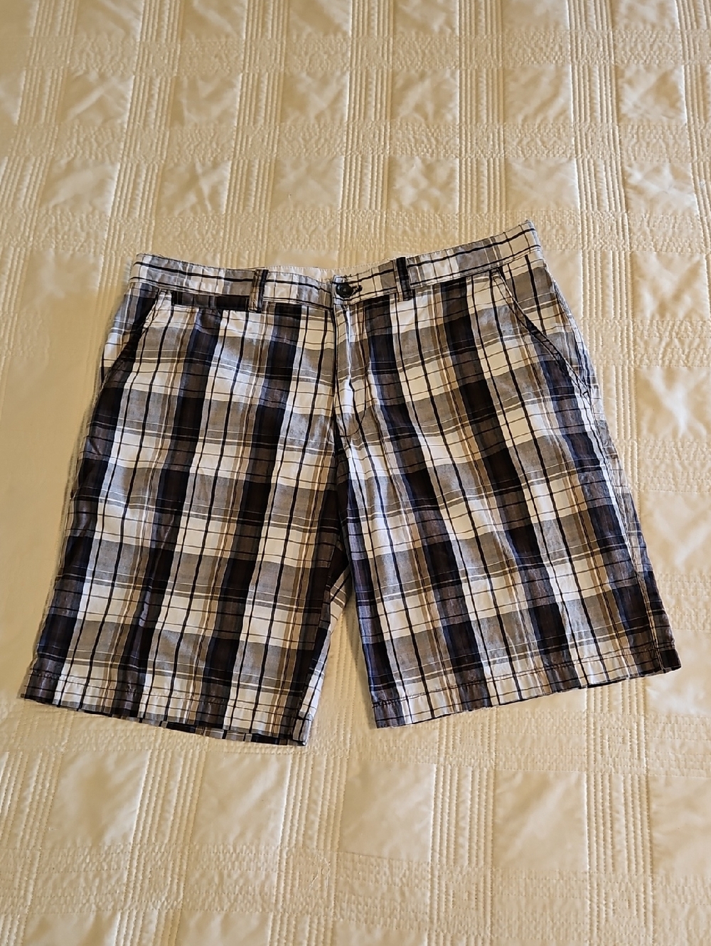 Island Republic Men's Black & White Plaid Flat Front Shorts